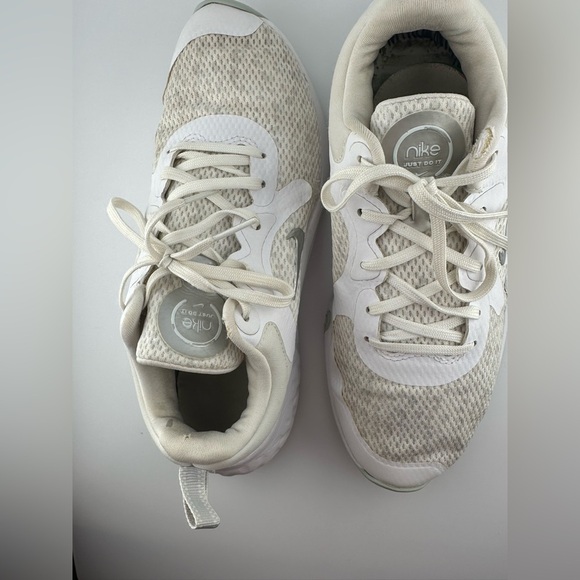 NIKE renew girls/kids/youth gray/white lace up sneakers/shoes size 5.5 - Picture 3 of 7